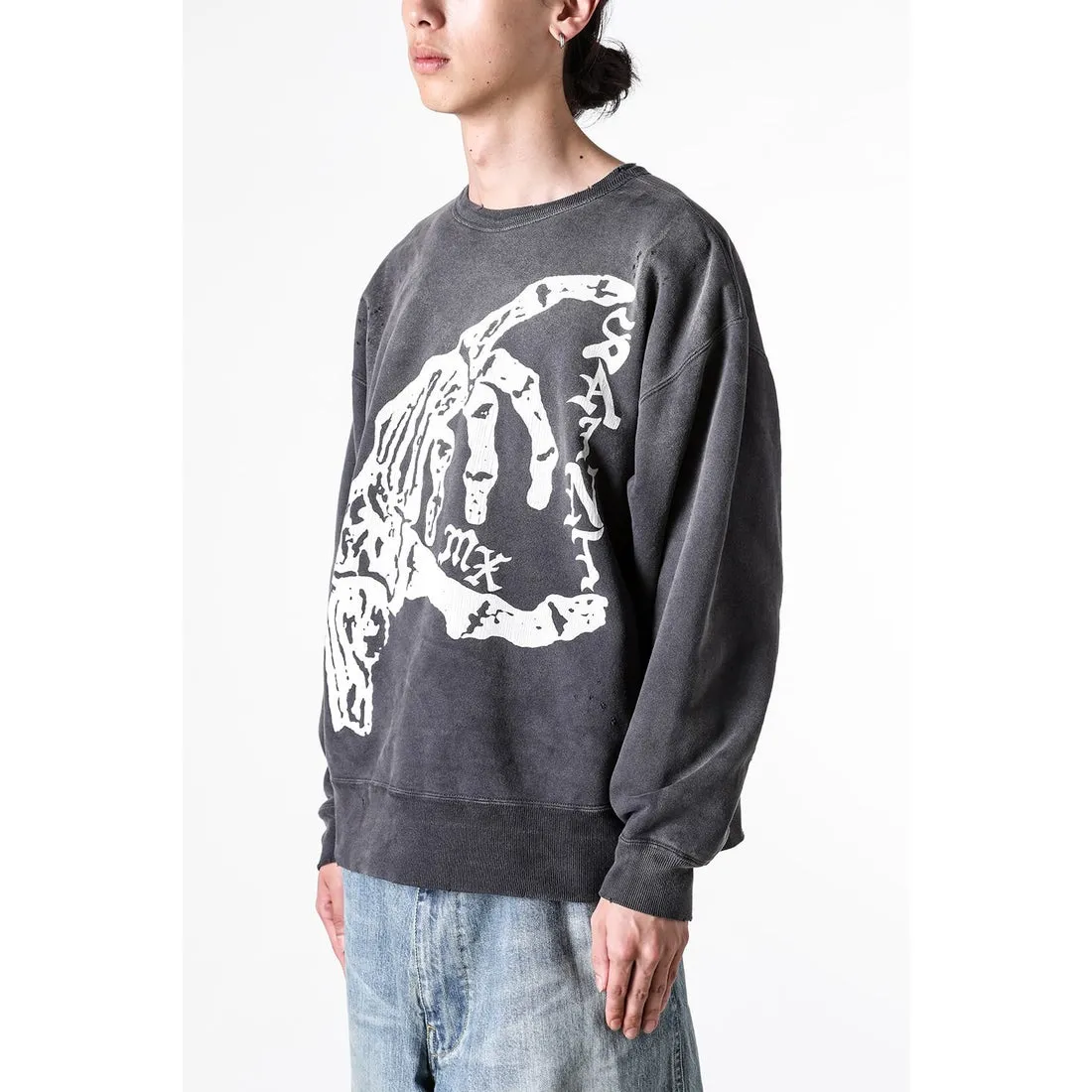 SAINT M×××××× BONE SAINT CREW SWT/BLK Bone SAINT destruction sweatshirt, washed black S-XL Assute dyeing, genuine whole garment sprayed with horse-hair fading process, collar/cuffs frayed in many places, front and rear panels/sleeves super complex fraying, heavy washing and water distressing, correct fruit mark/angel mark